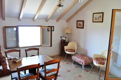 Coin salon dans l'établissement CABANON TIMANTHE