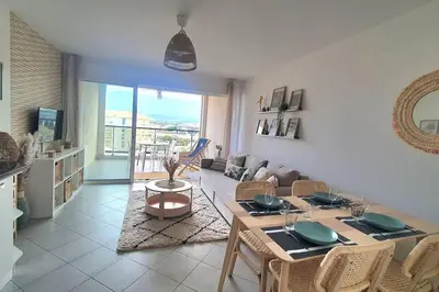 Télévision ou salle de divertissement dans l'établissement Appartement vue mer au cœur de Calvi