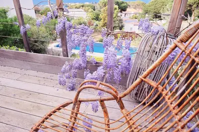 Piscine de l'établissement Villa avec jardin et piscine ou située à proximité