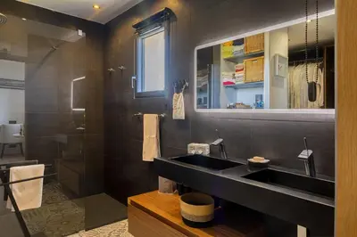 Salle de bains dans l'établissement Villa Les 2 F plage de Losari - Belgodère