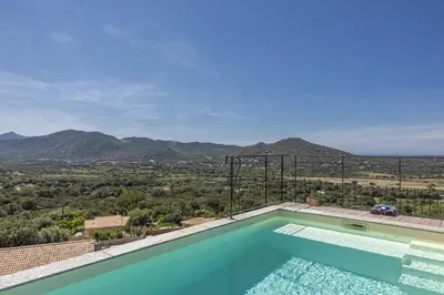 Vue générale sur la montagne ou vue sur la montagne depuis la villa