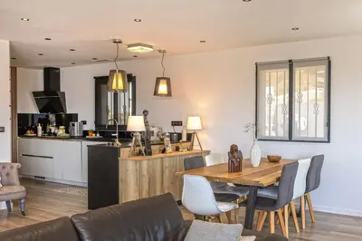 Cuisine ou kitchenette dans l'établissement Villa Les 2 F plage de Losari - Belgodère