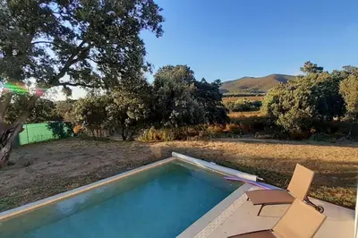 Piscine de l'établissement Villa Rossa Contemporaine Piscine chauffée ou située à proximité