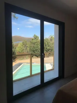 Piscine de l'établissement Villa Rossa Contemporaine Piscine chauffée ou située à proximité