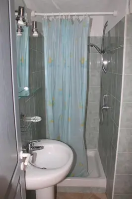 Salle de bains dans l'établissement Appartamento con 2 camere da letto a 200 m dalla spiaggia