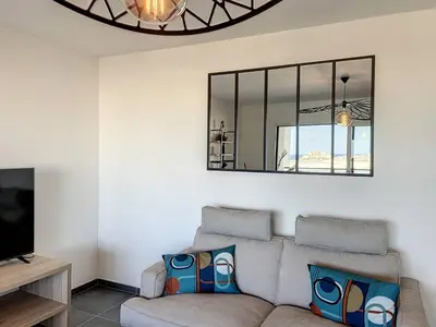 Coin salon dans l'établissement Appartement T2 vue mer et citadelle