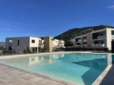 Piscine de l'établissement Appartement T2 vue mer et citadelle ou située à proximité