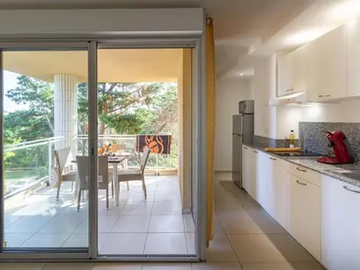 Cuisine ou kitchenette dans l'établissement Apartment MB4 by Interhome