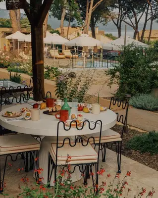 Jardin de l'établissement Boutique Hôtel Responsable et Restaurant Basgi Basgi