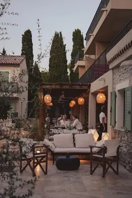 Coin salon dans l'établissement Boutique Hôtel Responsable et Restaurant Basgi Basgi