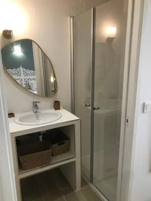 Salle de bains dans l'établissement Gîte A Funtana Montestremo, Balagne, Haute Corse