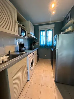 Cuisine ou kitchenette dans l'établissement Villa Melody duplex climatisée piscine