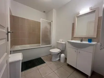 Salle de bains dans l'établissement Villa Melody duplex climatisée piscine