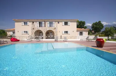 Piscine de l'établissement Residence Catherine ou située à proximité