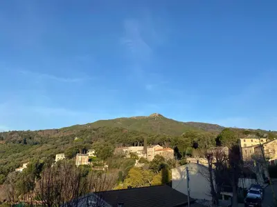 Vue générale sur la montagne ou vue sur la montagne depuis la maison de vacances