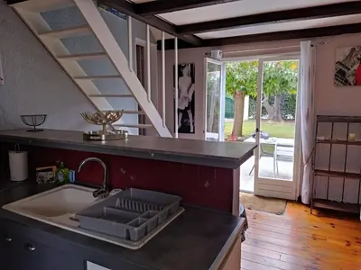 Cuisine ou kitchenette dans l'établissement Agréable villa 100 m de la plage