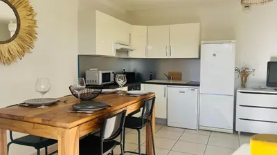 Cuisine ou kitchenette dans l'établissement Appartement Le Domaine L'ILE ROUSSE