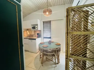 Cuisine ou kitchenette dans l'établissement Appartement T2 P23 LUMIO