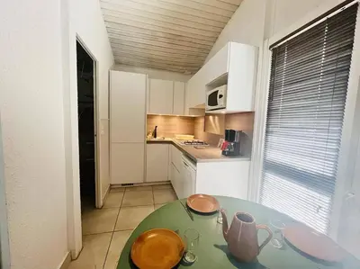 Cuisine ou kitchenette dans l'établissement Appartement T2 P23 LUMIO