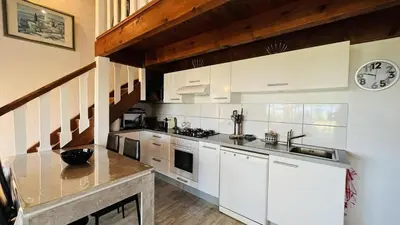 Cuisine ou kitchenette dans l'établissement Appartement T3 Boug 15 LUMIO