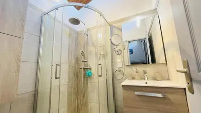 Salle de bains dans l'établissement Appartement T3 Boug 15 LUMIO