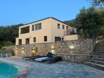 Piscine de l'établissement Maison Jardin d'Agrumes - Lozari ou située à proximité