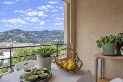 Vue générale sur la montagne ou vue sur la montagne depuis l'appartement