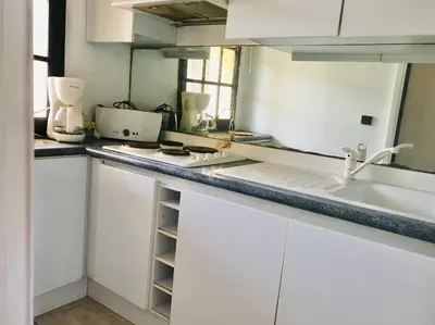 Cuisine ou kitchenette dans l'établissement Appartement T2 Porto Ambroggio 35 LUMIO