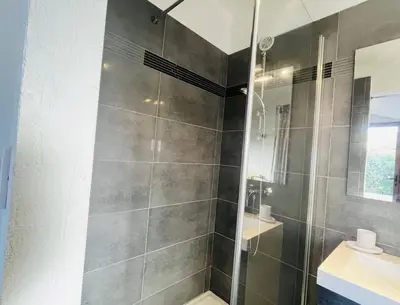 Salle de bains dans l'établissement Appartement T3 Solane 23 LUMIO