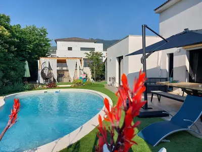 Piscine de l'établissement Chez Cendra ou située à proximité