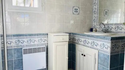 Salle de bains dans l'établissement Maison T2 MONTICELLO