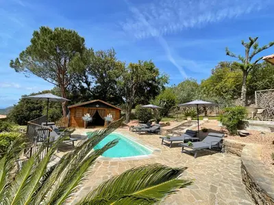 Piscine de l'établissement Carpediem corsica adult only ou située à proximité