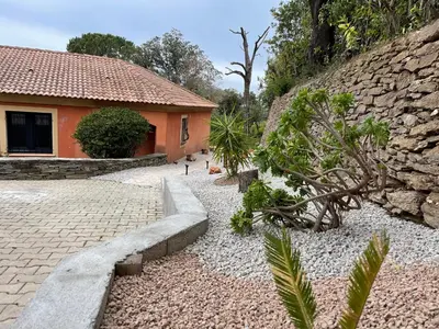 Jardin de l'établissement Carpediem corsica adult only