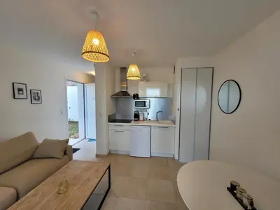 Cuisine ou kitchenette dans l'établissement Superbe appartement vue mer terrasse couverte face à la mer