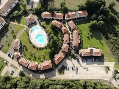 Piscine de l'établissement Chez Laurence et Fabien ou située à proximité