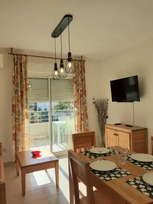 Télévision ou salle de divertissement dans l'établissement Bel appartement avec piscine- Poggio Mezzana