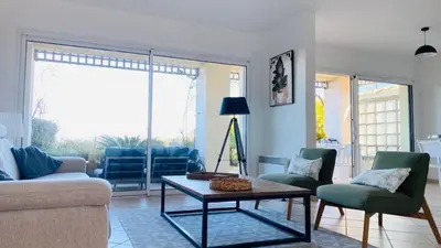 Coin salon dans l'établissement Appartement T3 La Residence S LUMIO