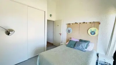 Un ou plusieurs lits dans un hébergement de l'établissement Appartement Cocody 215 LUMIO