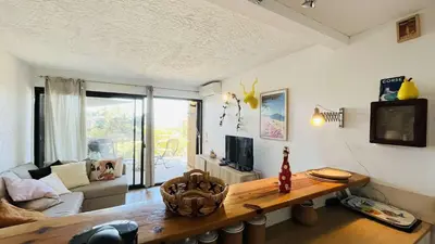 Télévision ou salle de divertissement dans l'établissement Appartement Cocody 215 LUMIO
