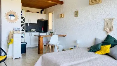 Cuisine ou kitchenette dans l'établissement Studio Cocody 228 LUMIO
