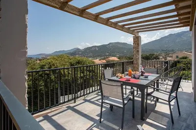 Vue générale sur la montagne ou vue sur la montagne depuis l'appartement