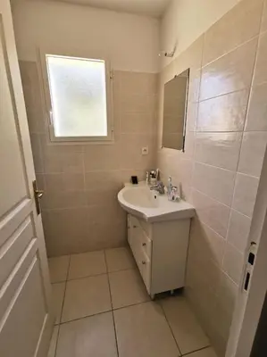 Salle de bains dans l'établissement Jolie villa à Erbalunga- a deux pas de la plage