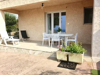 Balcon ou terrasse dans l'établissement Appartement en rez de villa vue mer
