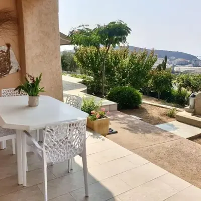 Appartement en rez de villa vue mer