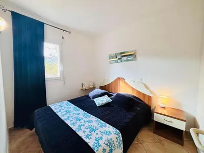 Un ou plusieurs lits dans un hébergement de l'établissement Appartement Boug 26 Lumio