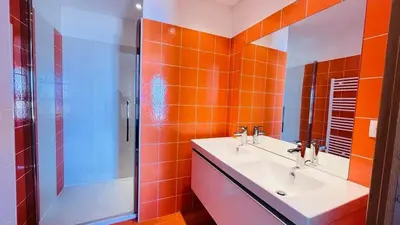 Salle de bains dans l'établissement Appartement T4 Le Clos des Oliviers 13 L'ILE ROUSSE