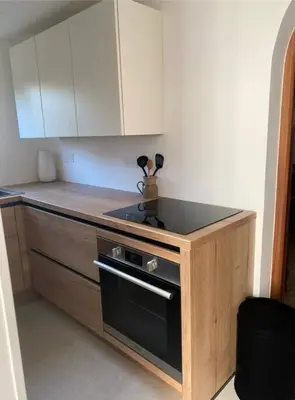 Cuisine ou kitchenette dans l'établissement Maison à 150m de la plage naturiste, 2 chambres