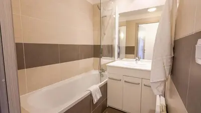 Salle de bains dans l'établissement Mini-villa alliance wifi proche ile rousse
