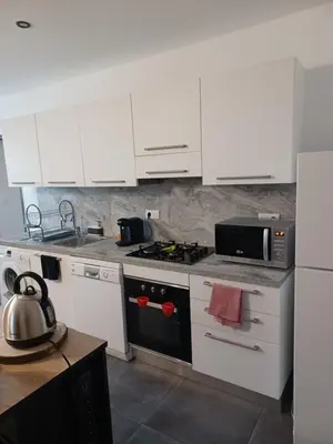 Cuisine ou kitchenette dans l'établissement Le RENDEZ VOUS DE L'ETE