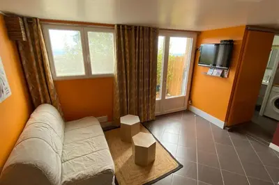 Télévision ou salle de divertissement dans l'établissement Tranquillité ,vue mer